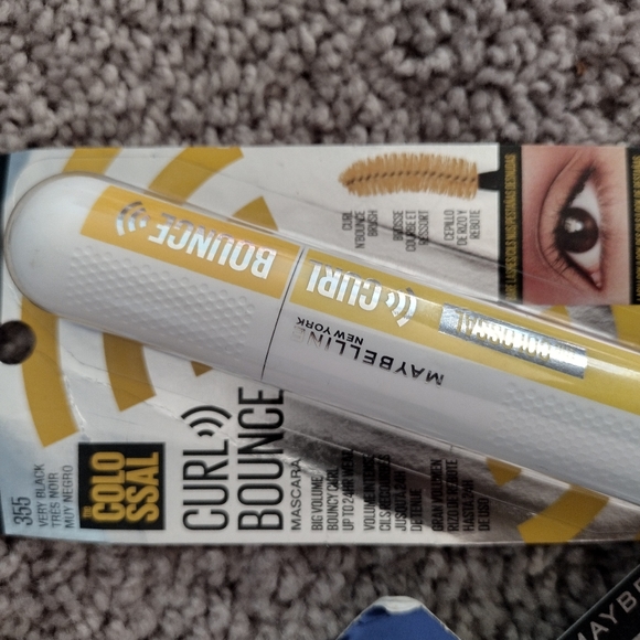 Mascara pick one message me after purchase what one you want - Picture 4 of 9